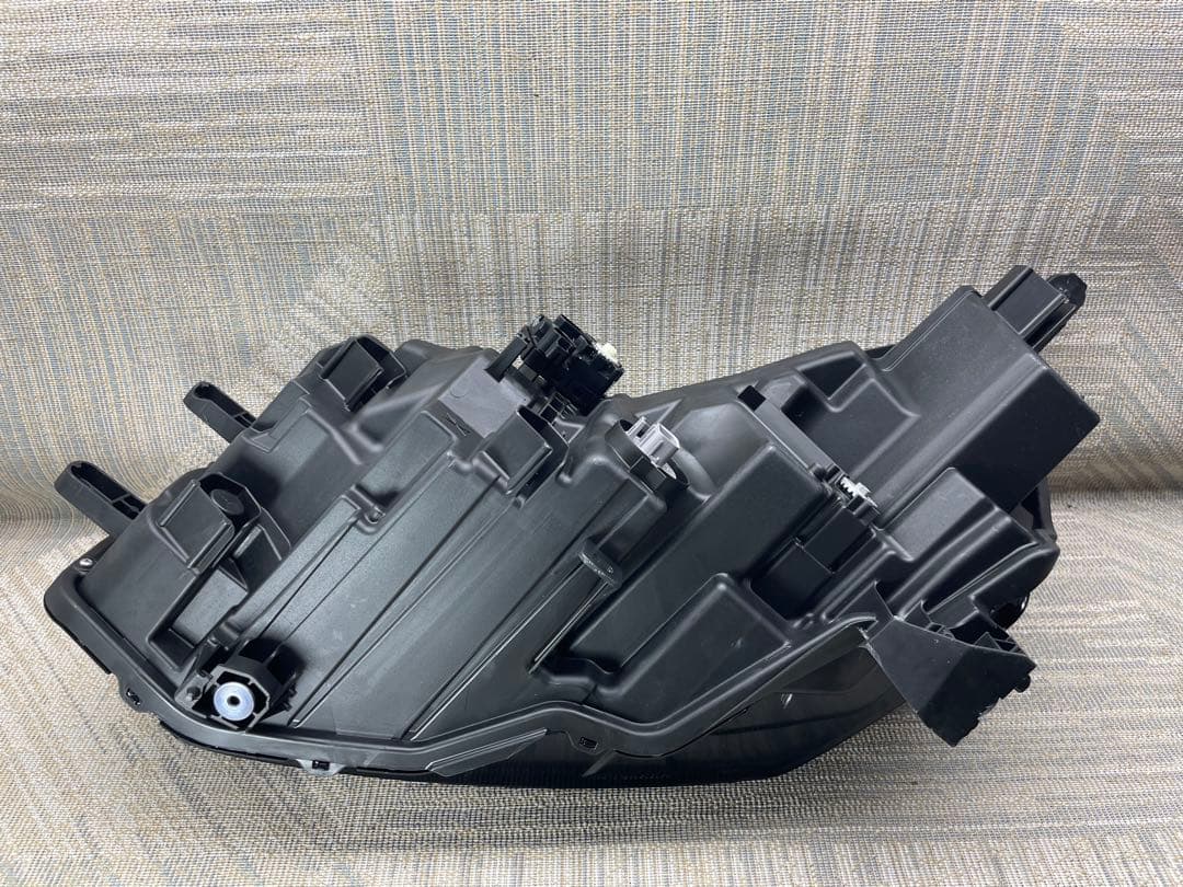 ステップワゴンスパーダ/RP6-8右 ライト KOITO 100-622DF ステップワゴンスパーダ/RP6-8右 ライト KOITO 100-622DF