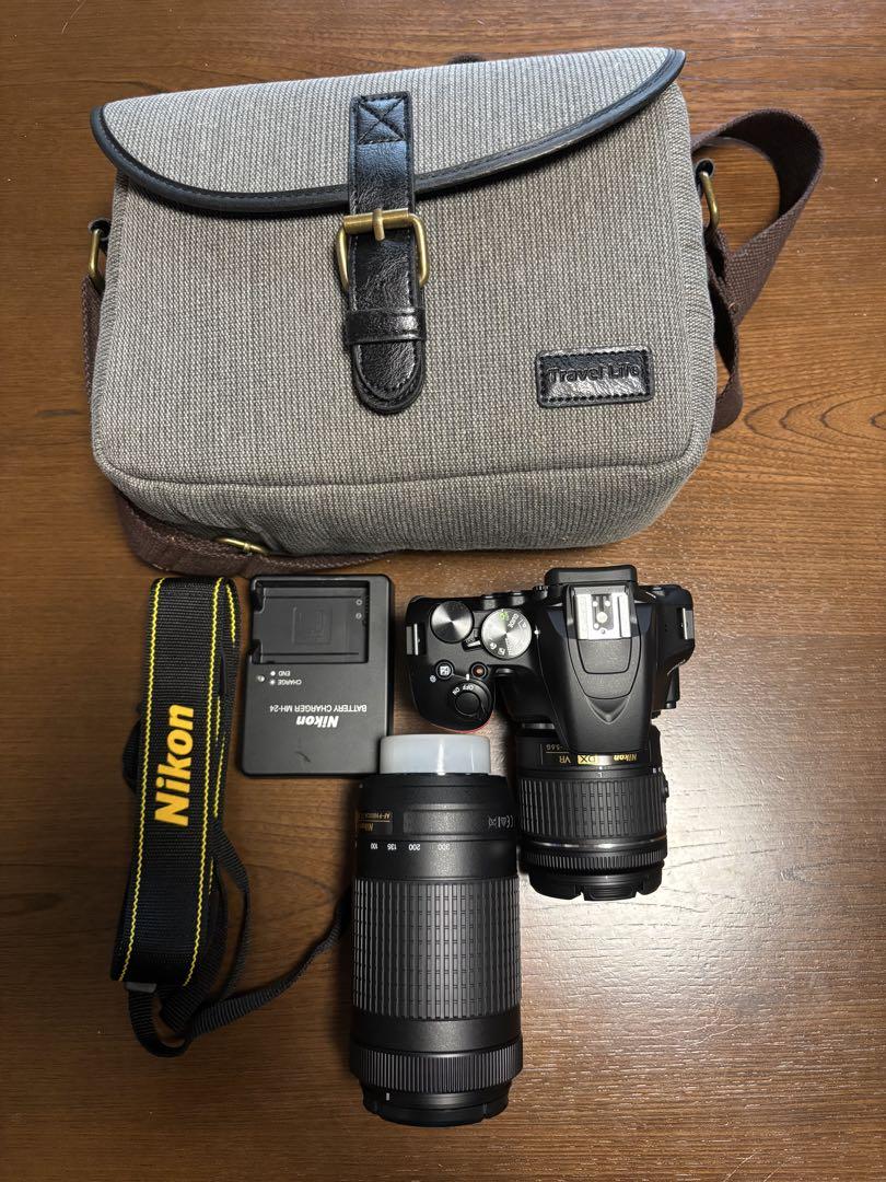 シャッター数700程度！NIKON D3500 VR ダブルズームキット