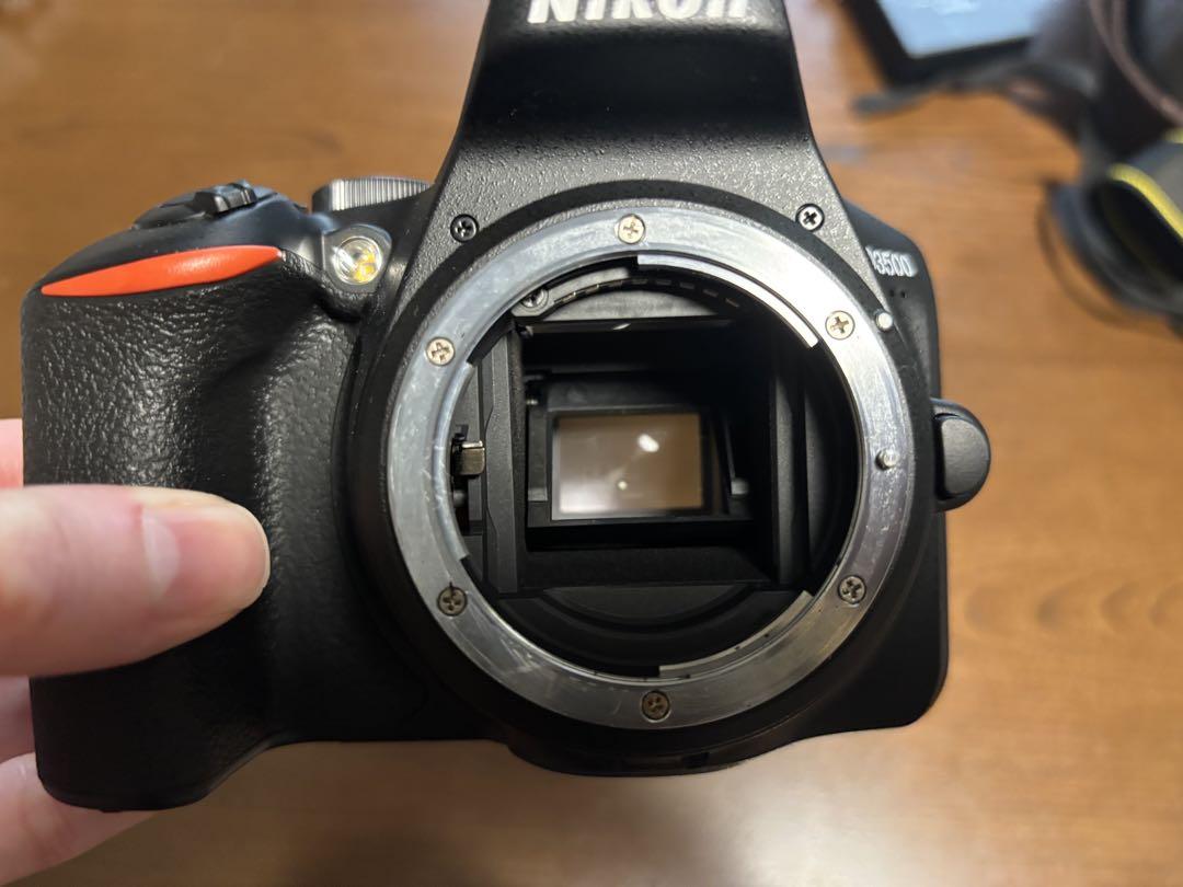 シャッター数700程度！NIKON D3500 VR ダブルズームキット