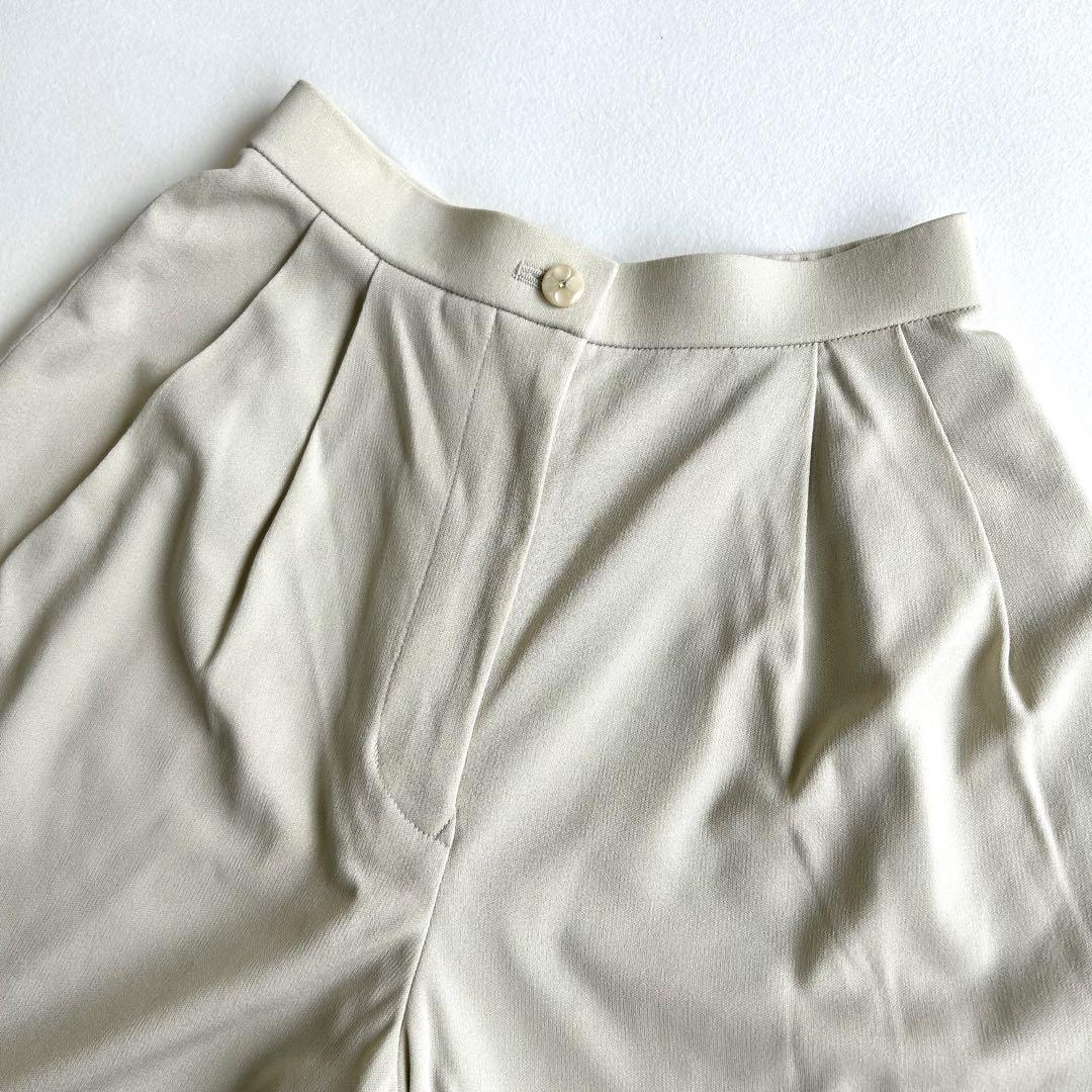 クレージュ　ベージュ コントラスト　ショートパンツ　Courreges 美品】 クレージュ ショートパンツ キュロット ツータック