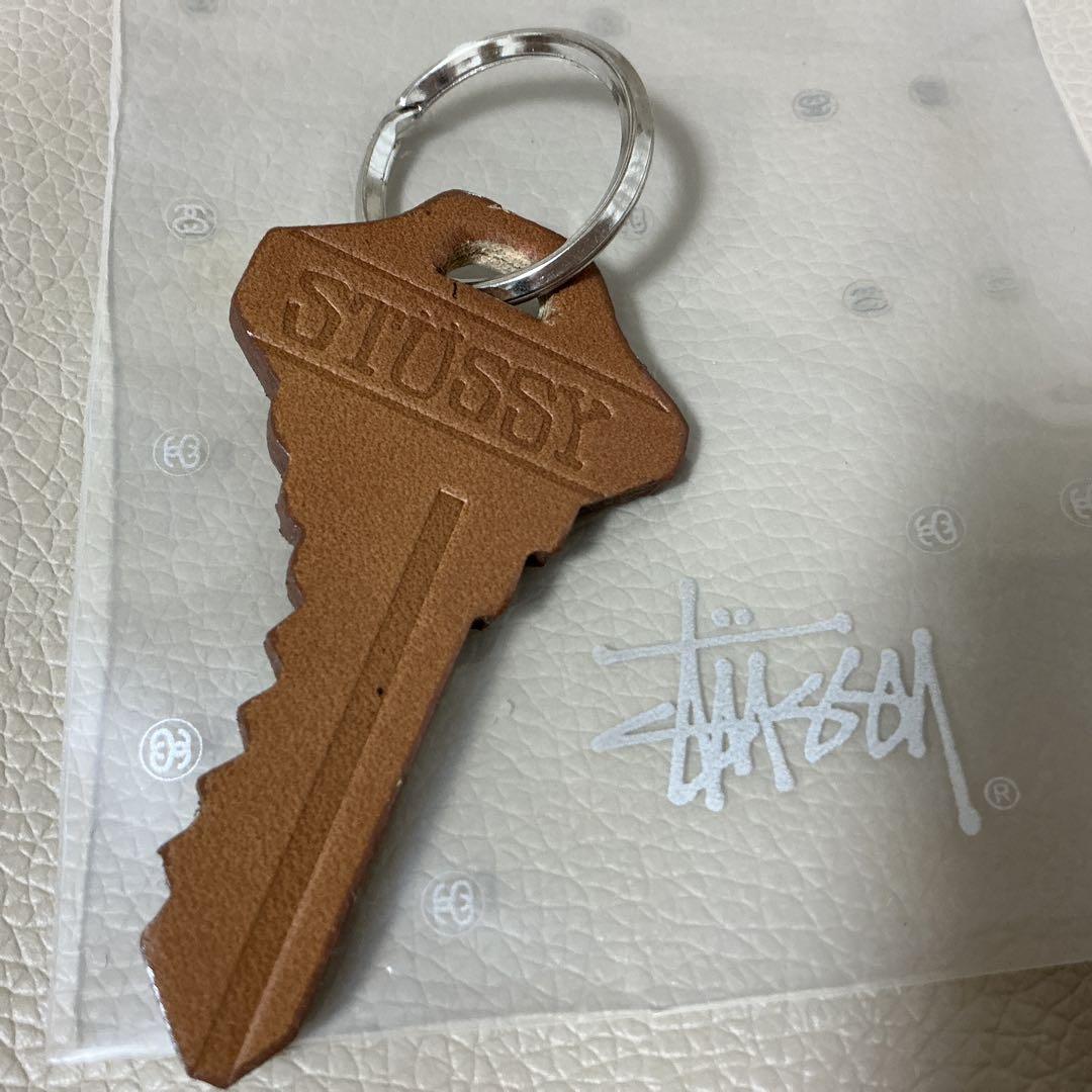 希少カラー✨プラダ キーホルダー キーリング チャーム レザー