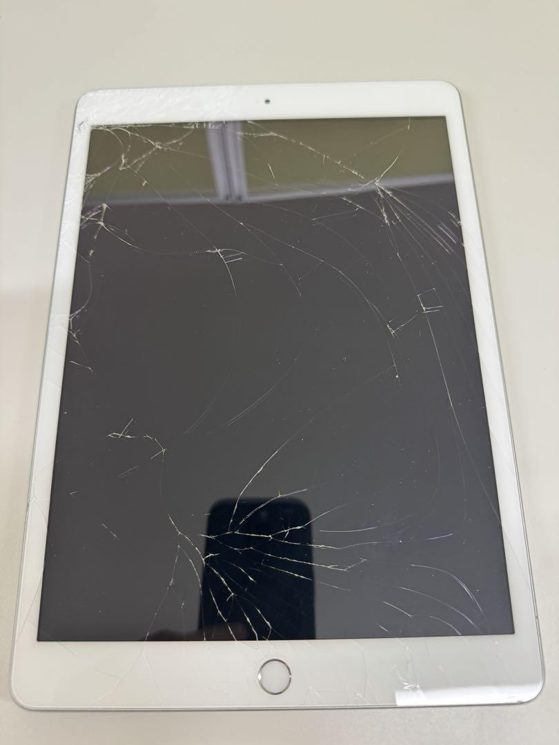 iPad第8世代 Wi-Fi 32GB シルバー　ジャンク品 013