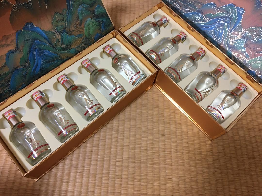 A8)2023年名酒宜賓五粮液公司四海春52％100ml*5本*2箱濃香型酒
