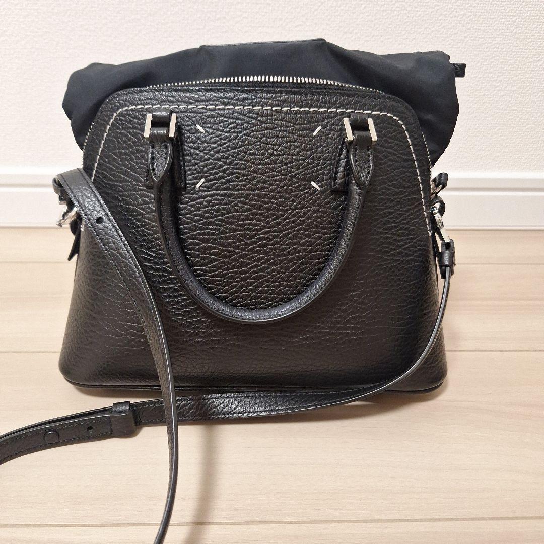 ちゃんり　Maison Margiels ブラックレザーハンドバッグ