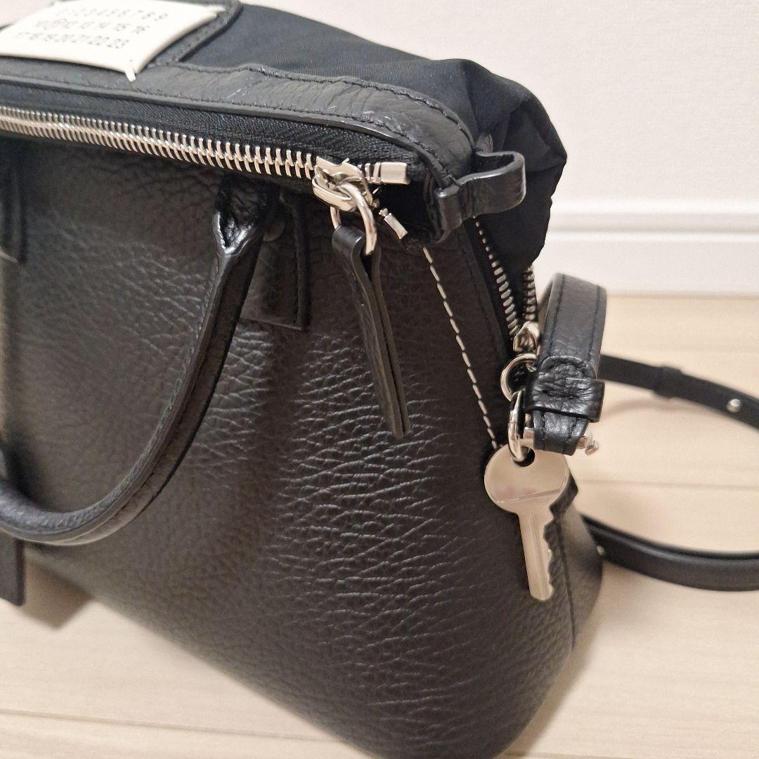 ちゃんり　Maison Margiels ブラックレザーハンドバッグ