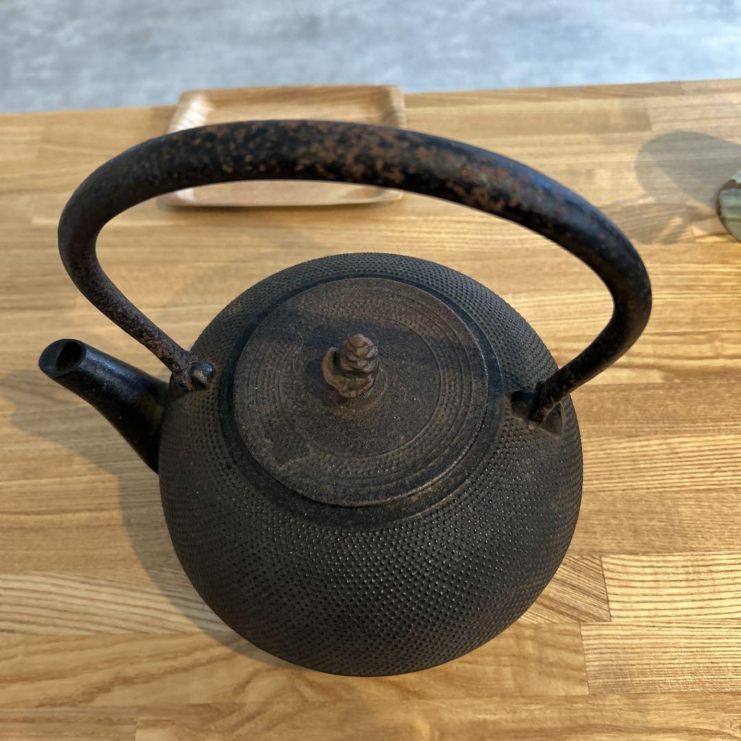 鋳鉄製 黒い鉄瓶