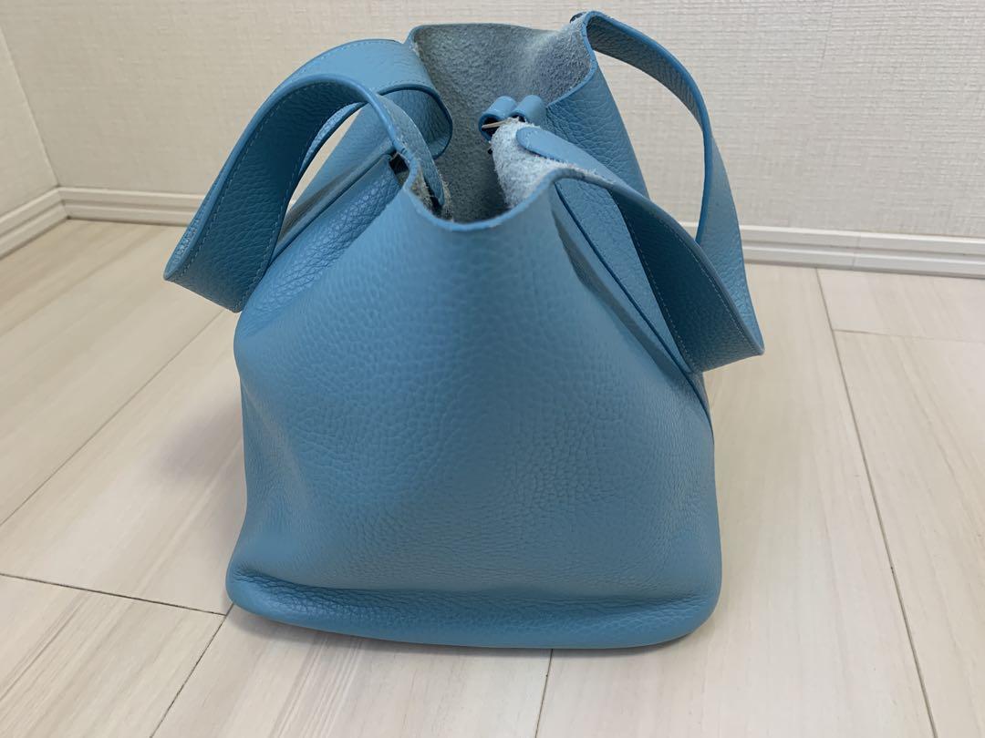 水色レザーバケットバッグ