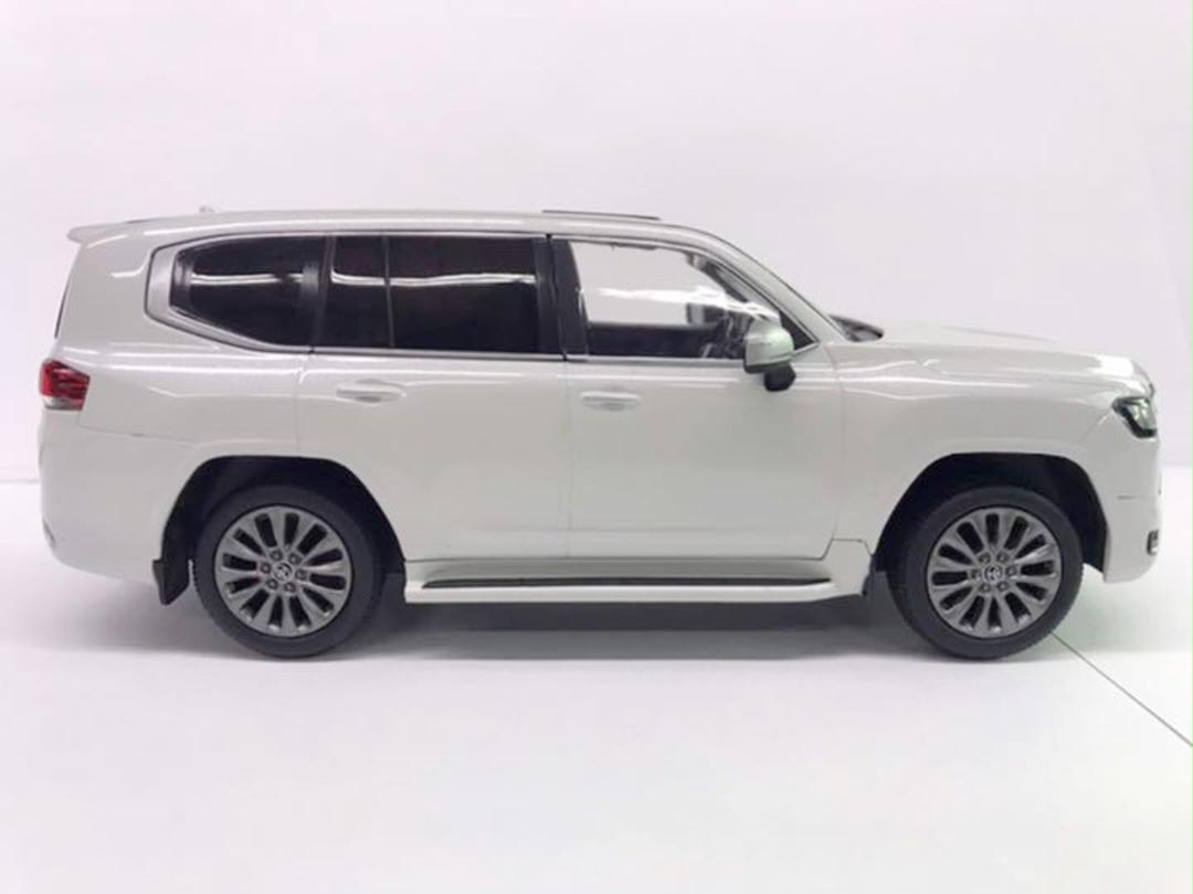 非売品】トヨタ ランドクルーザー 1/30サイズ カラーサンプル