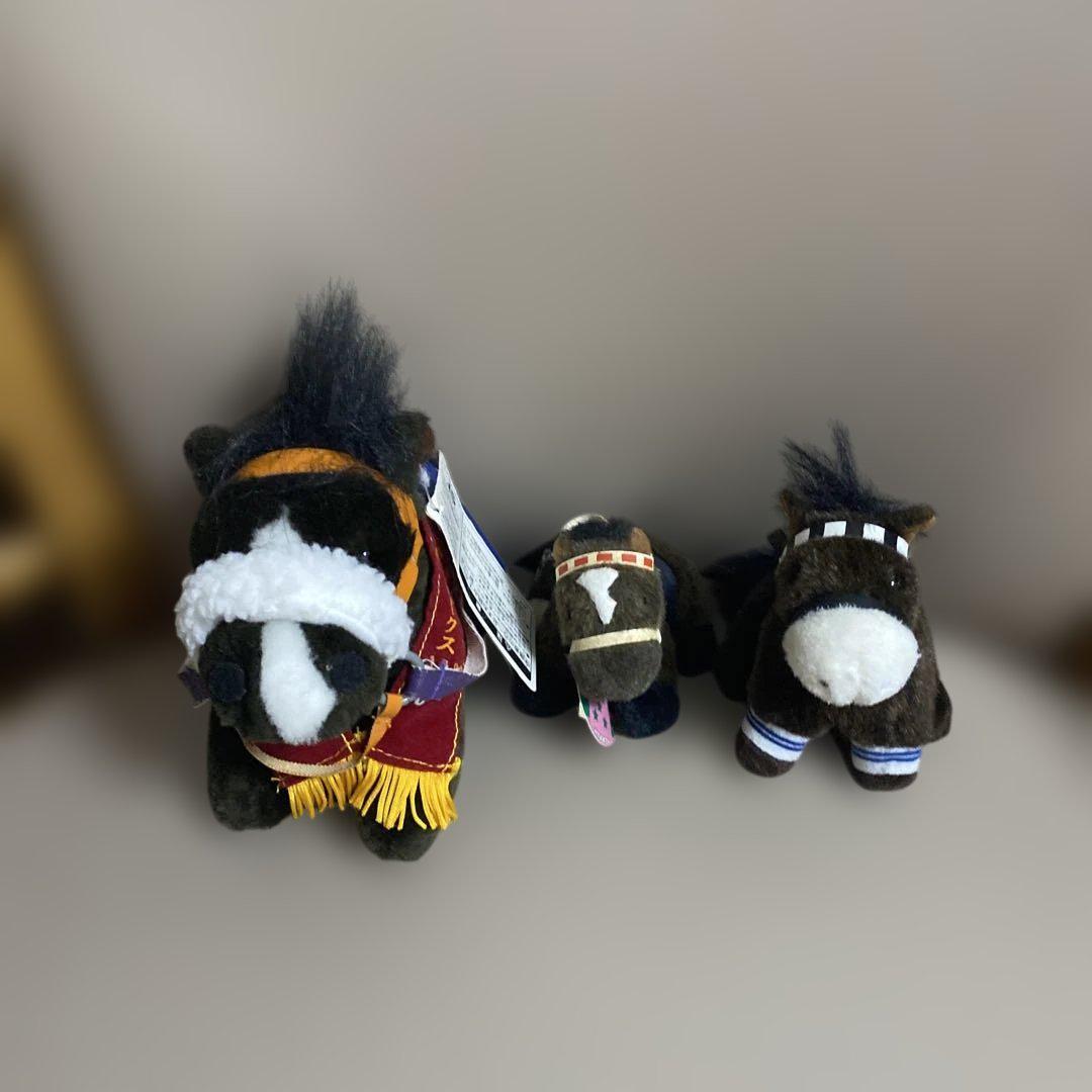 競走馬のぬいぐるみ3体セット ◼️N7-003 - メルカリ