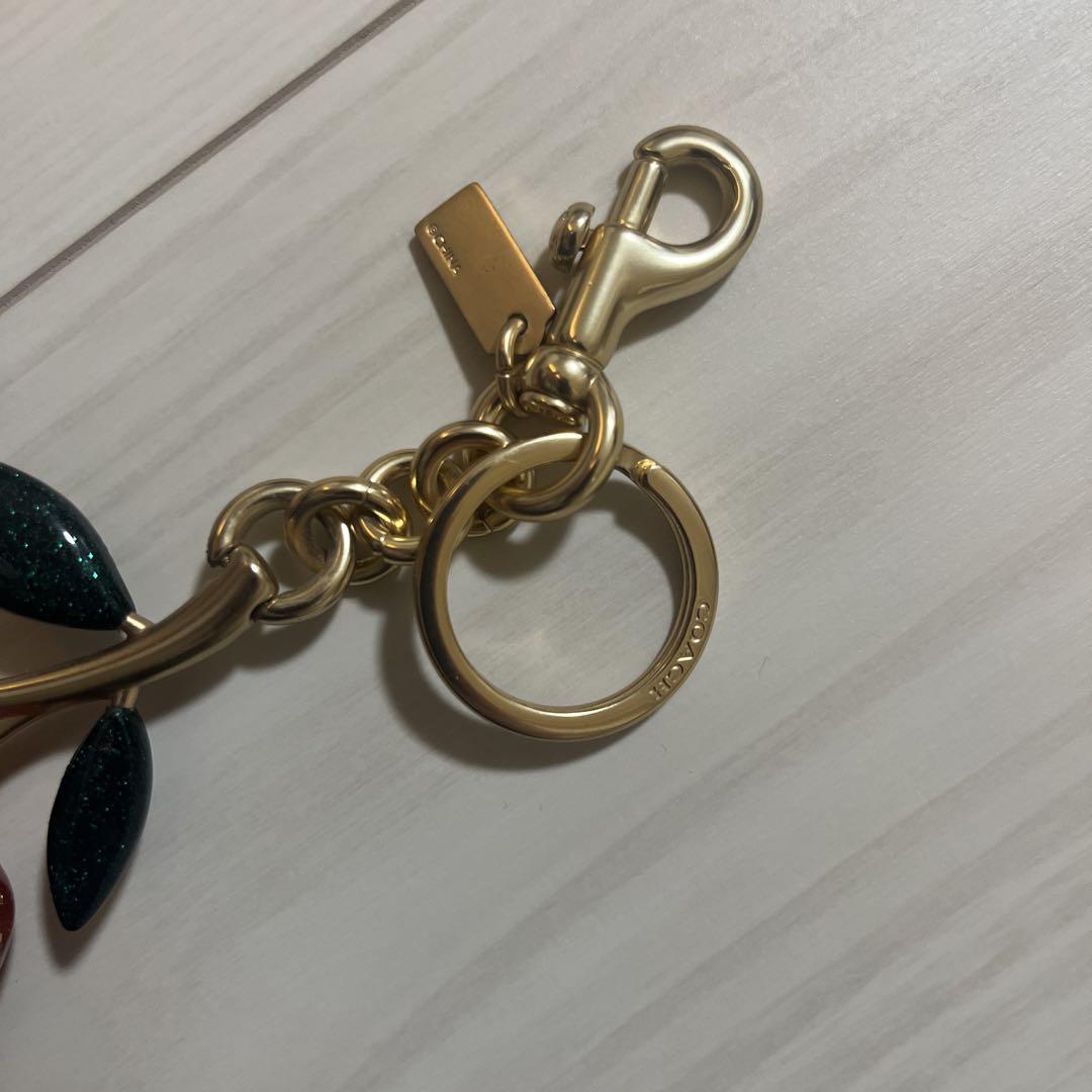 COACH チェリー型キーホルダー
