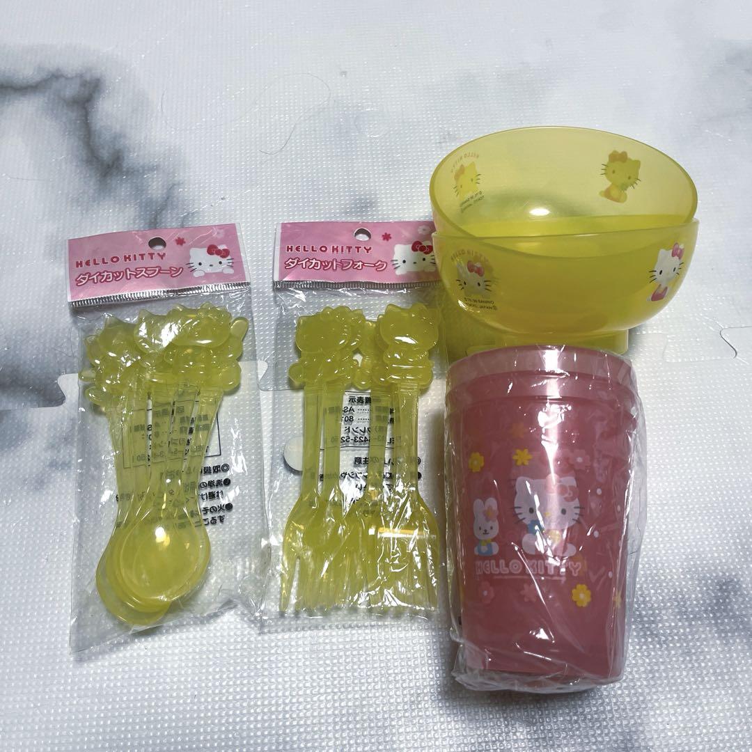 ハローキティレトロお茶碗コップフォークスプーンおまとめセット