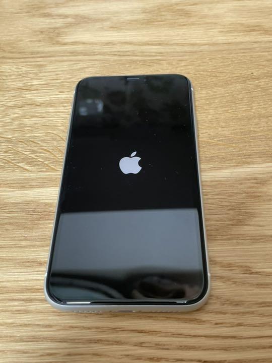 【送料無料/即納】 XR iPhone White SIMロック解除済 au GB 64 スマートフォン本体 【送料無料/即納】 XR iPhone White SIMロック解除済 au GB 64 スマートフォン本体