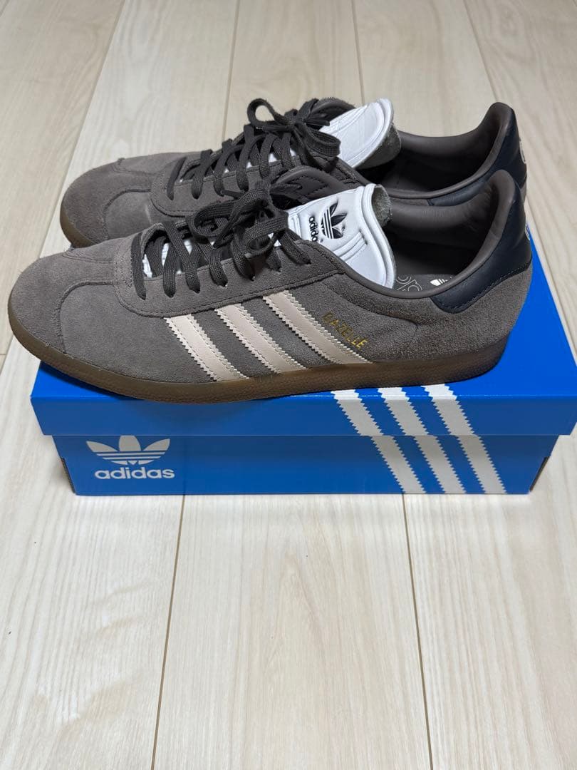 【即完モデル】レアル・マドリード adidas コラボスニーカー チャコール