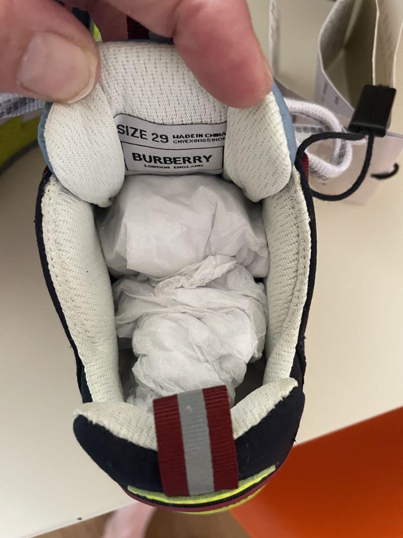 新品未使用Burberryスニーカー