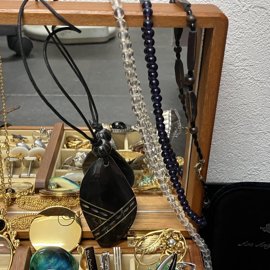 遺品整理 指輪 ネックレス イヤリング ネクタイピン ブローチ 腕時計