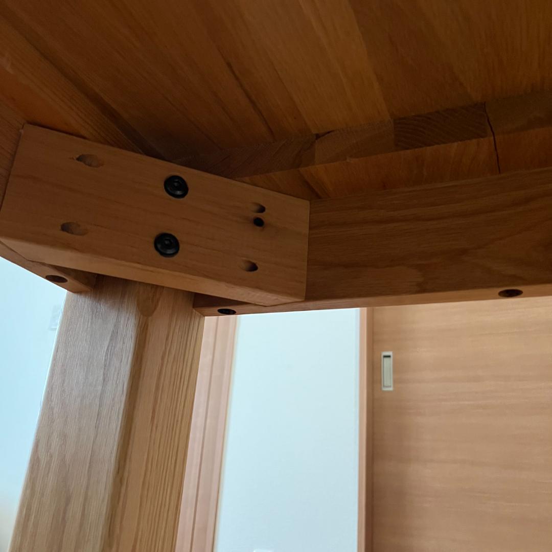 輸入住宅メーカーの木製ダイニングテーブル 2人用 正方形 無垢材集成材 輸入住宅メーカーの木製ダイニングテーブル 2人用 正方形 無垢材集成材