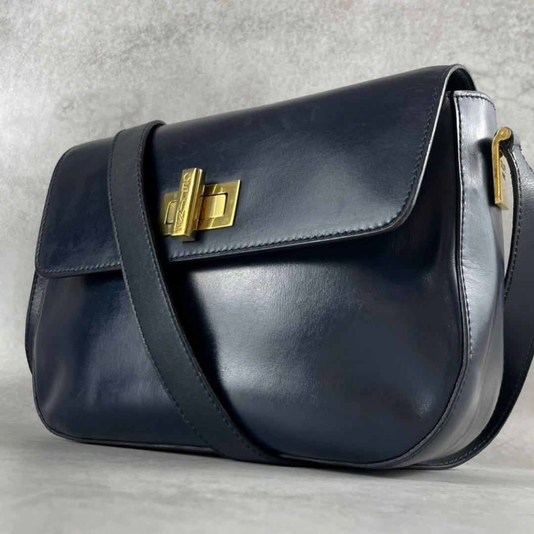【極美品】 セリーヌ ターンロック金具 ショルダーバッグ レザー トリオンフ