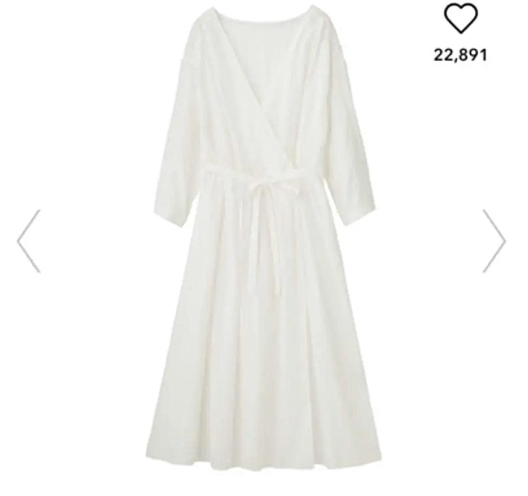 メルカリ Gu カシュクールガウン 白 L ロングワンピース 1 300 中古や未使用のフリマ