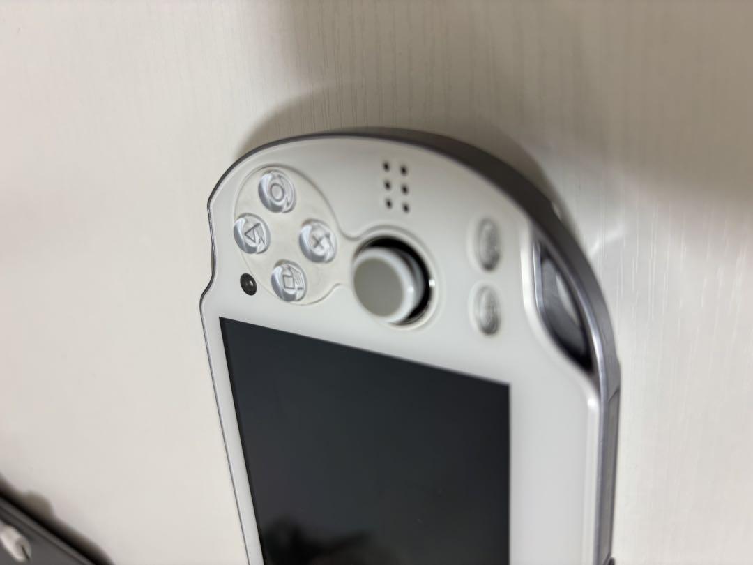 動作確認済)PS Vita 本体 (PCH-1000 ホワイト) 動作確認済)PS Vita 本体 (PCH-1000 ホワイト)