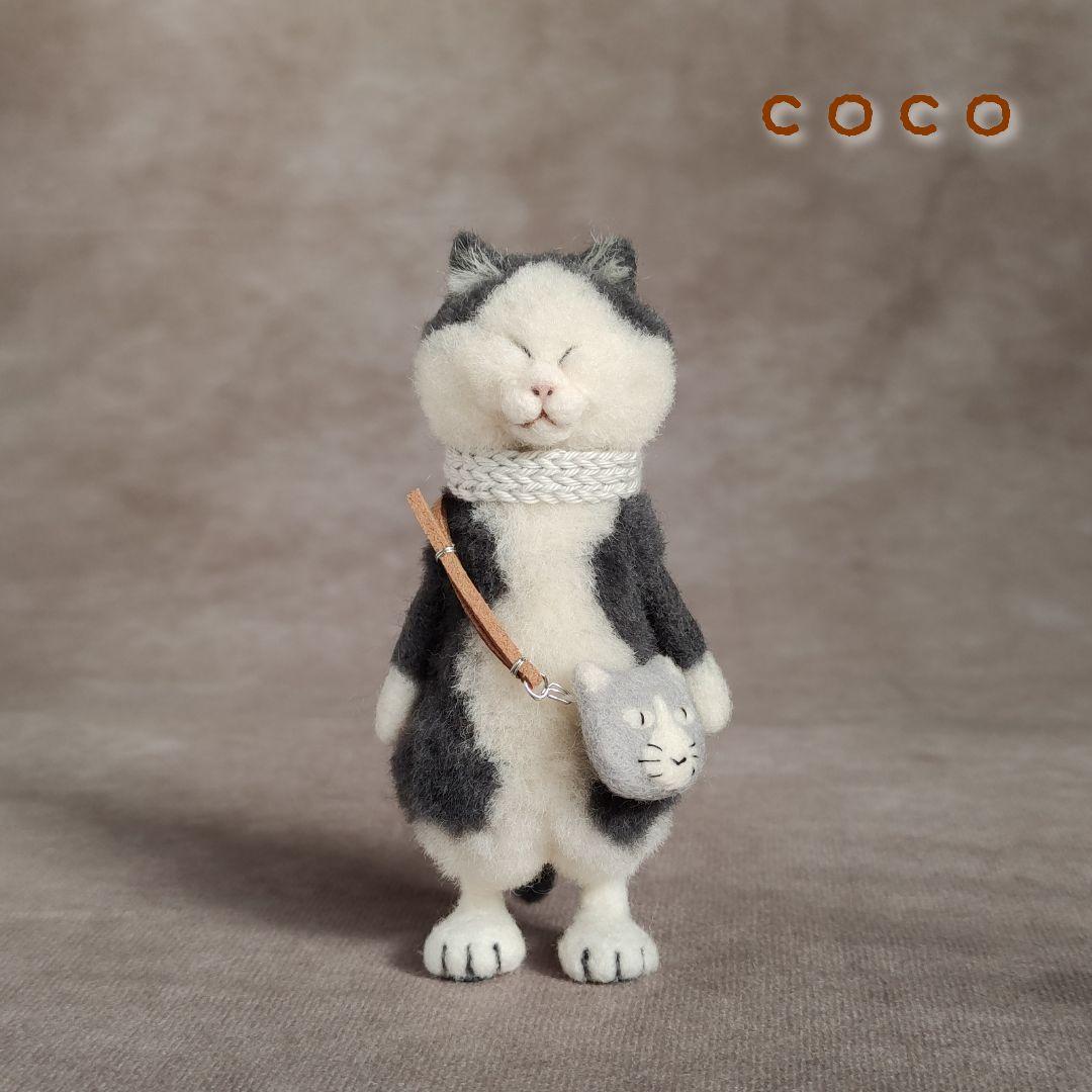 にゃんこポシェットを下げた猫さん