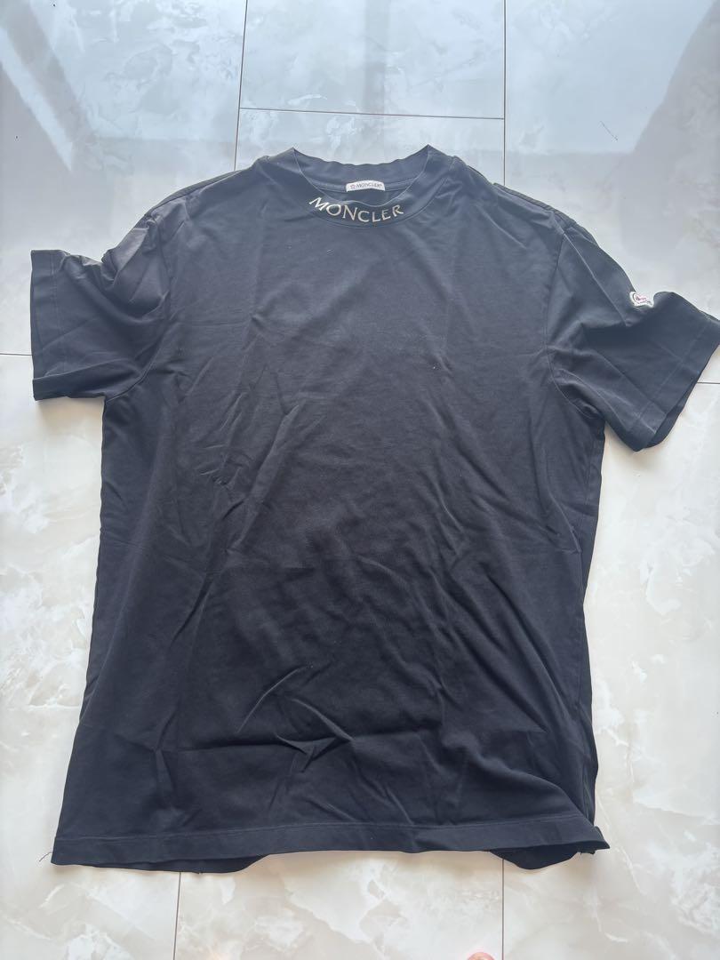 MONCLER 黒 Tシャツ 袖ロゴ付き