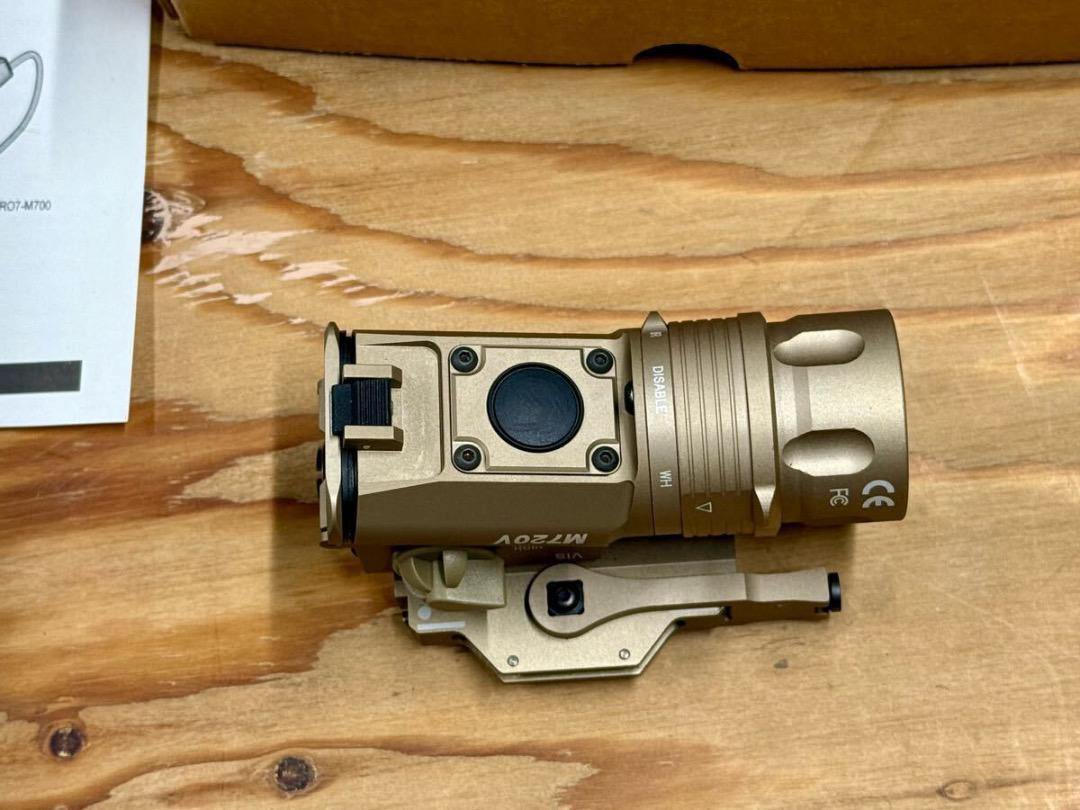 SUREFIRE M720V タイプ タクティカルライト タンカラー (新同品)