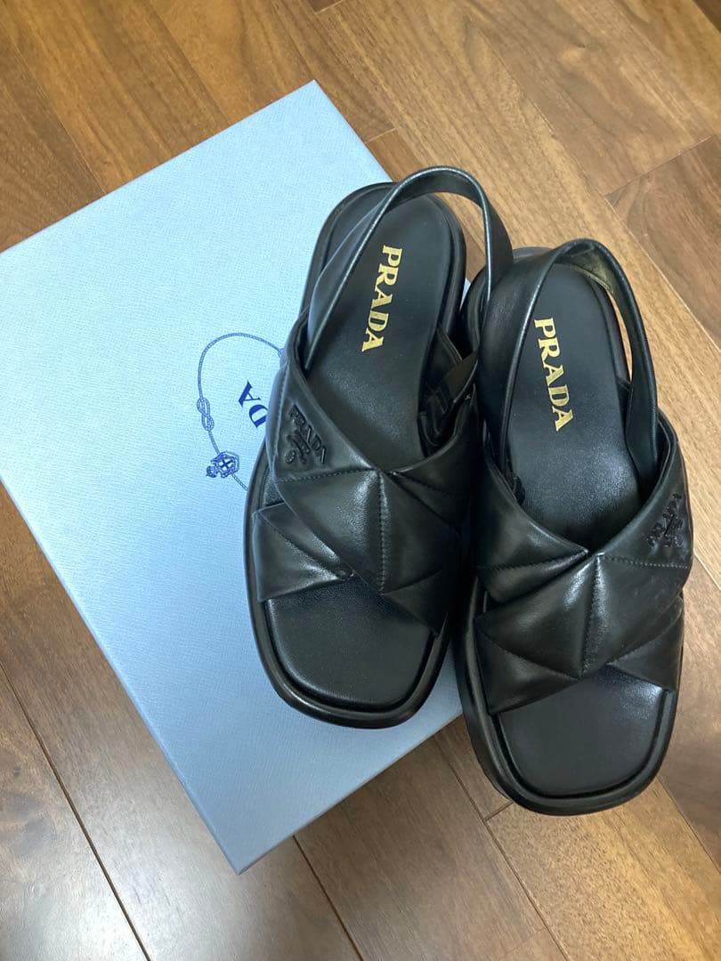 PRADA ナッパレザーフラットサンダル