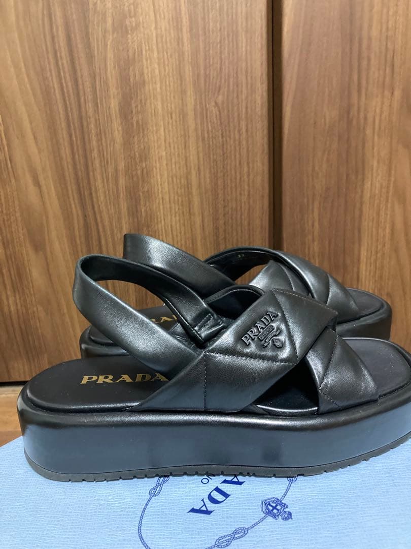 PRADA ナッパレザーフラットサンダル