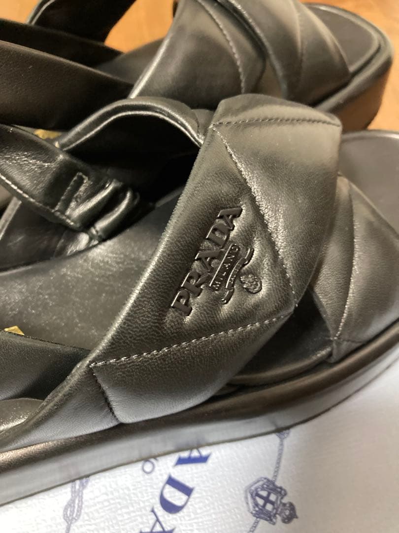 PRADA ナッパレザーフラットサンダル
