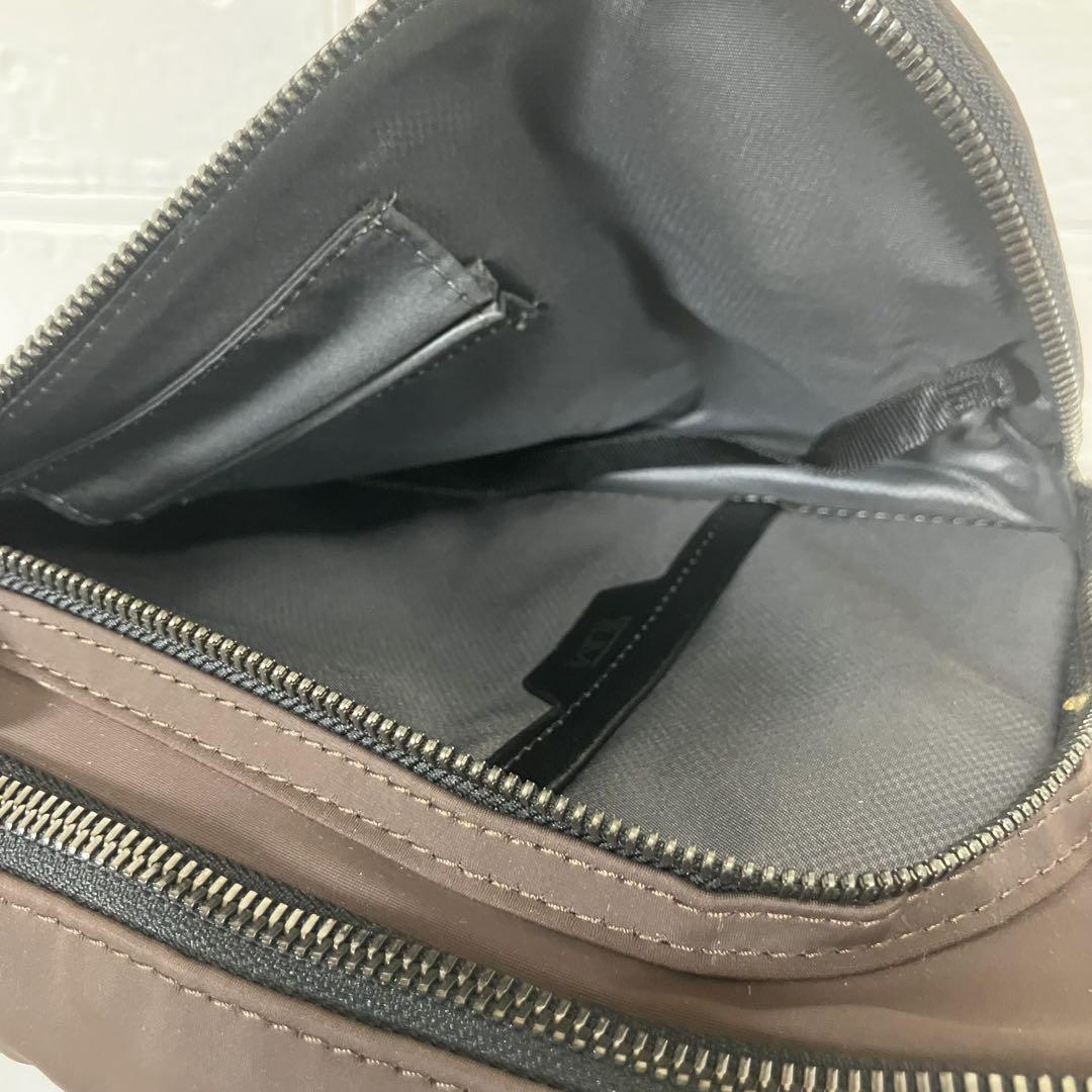 【新品級】TUMI トゥミ ハリソン ボディバッグ スリングバッグ ブラウン