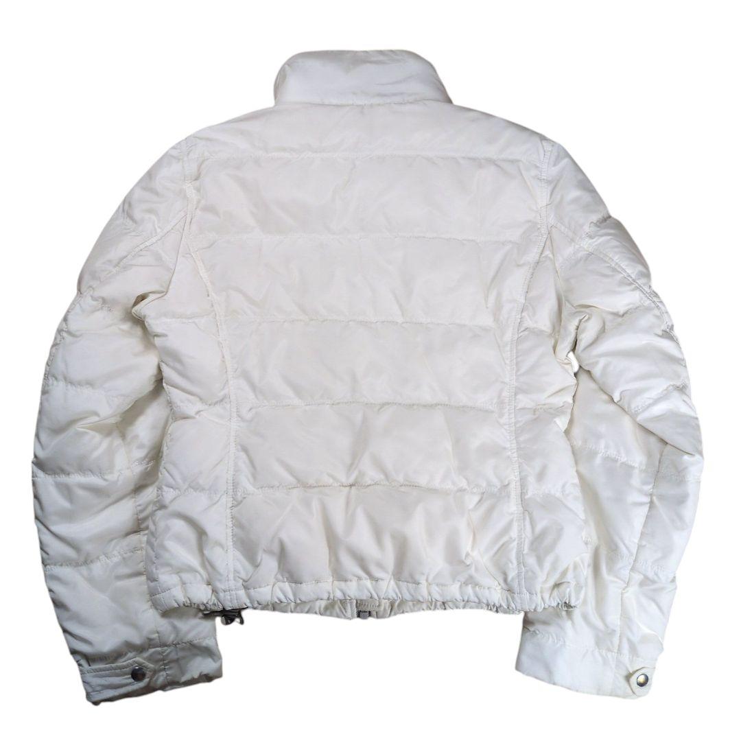 【希少サイズ】美品！プラダ ダウンジャケット ホワイト三角プレートロゴ　44 希少】PRADA SPORT ロゴプレート ダウンジャケット - メルカリ