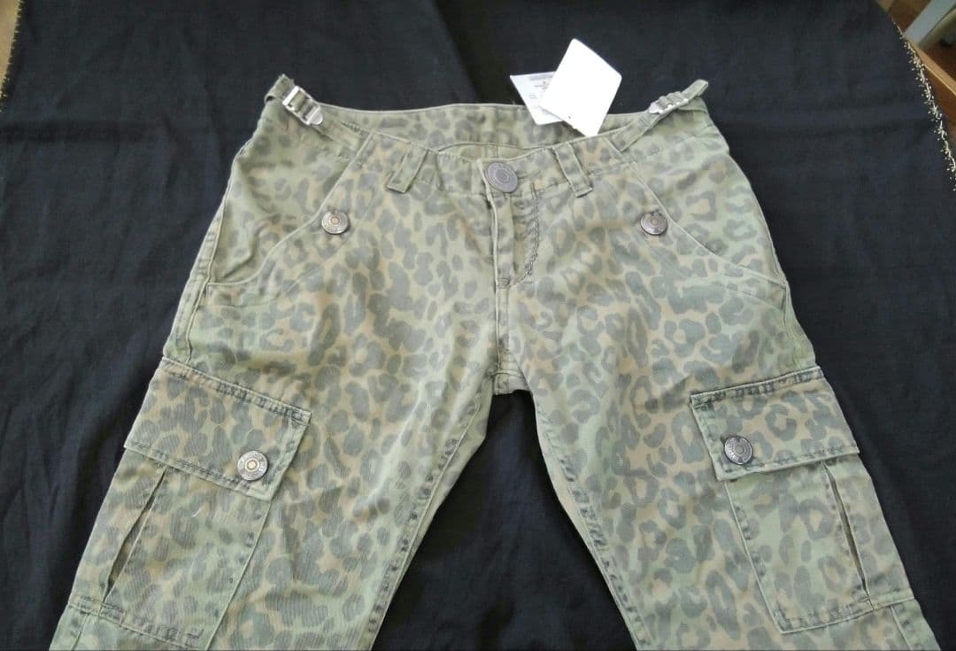 mOc-2.ヒステリックグラマー 豹柄パンツ 缶バッジS