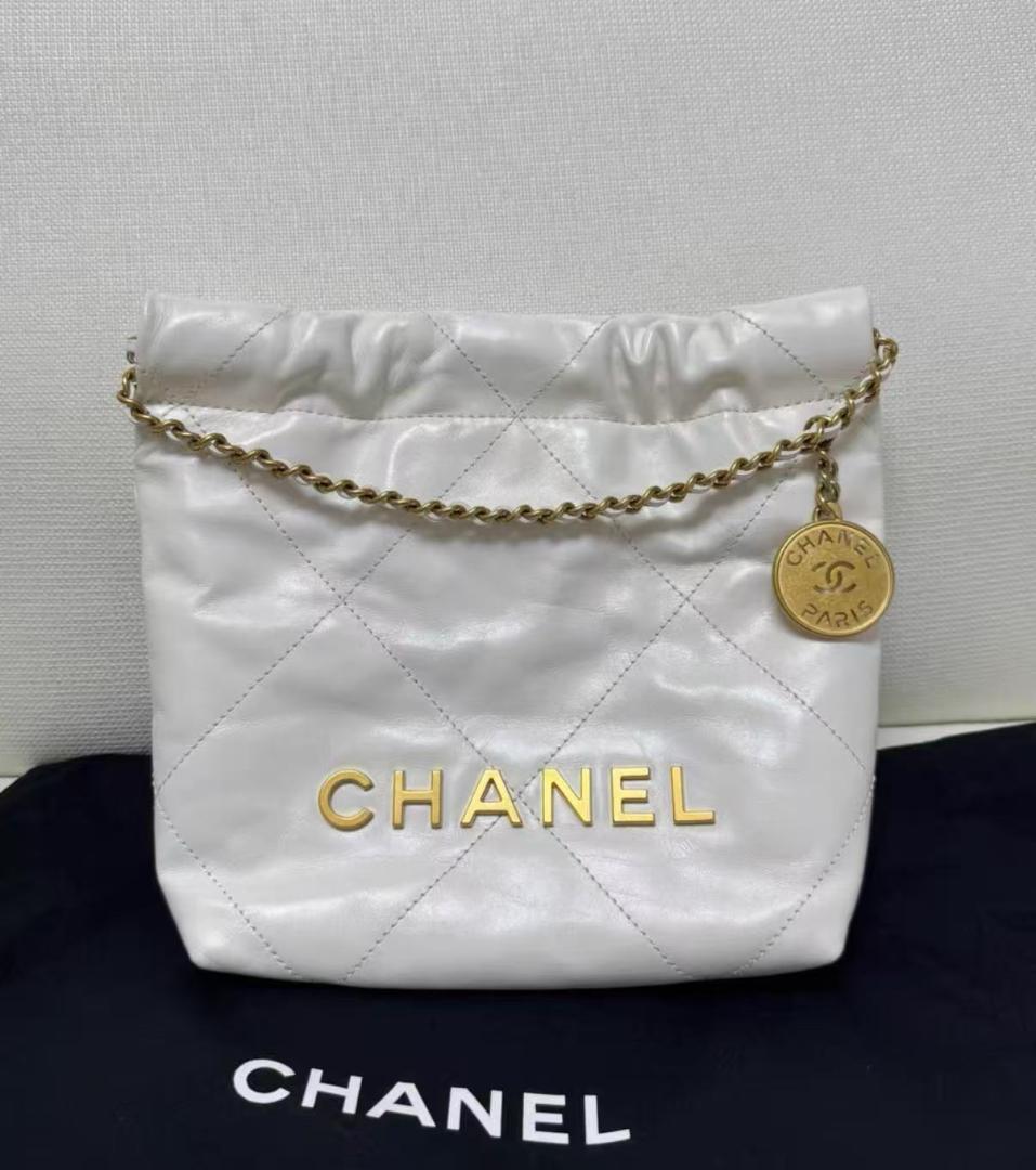 CHANEL 22 mini bandbag