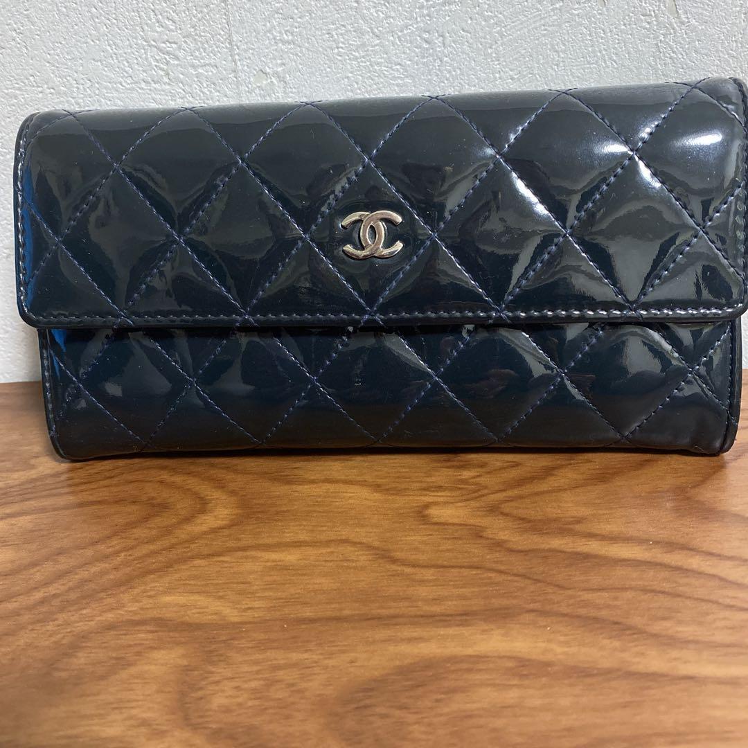 CHANELエナメル長財布