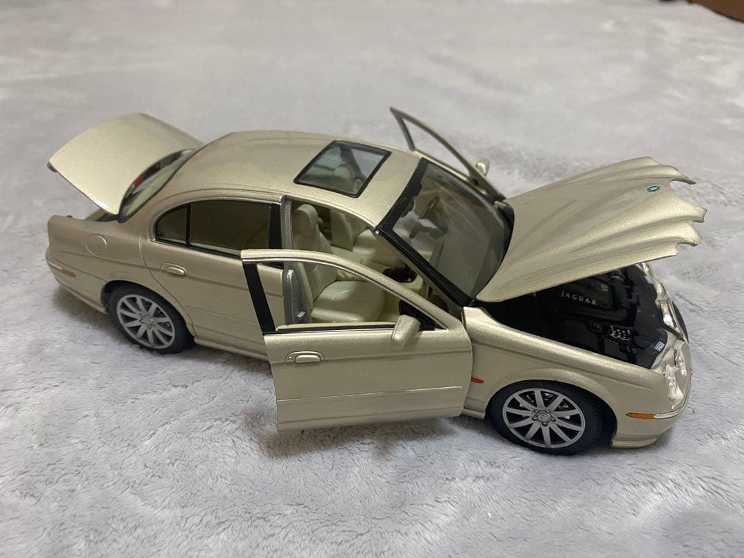 Maison JAGUAR S-TYPE 1/18