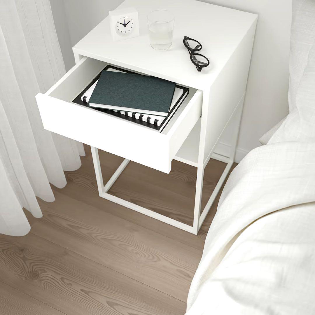 IKEA ベッドサイドテーブルVIKHAMMER ヴィークハムメル　インテリア