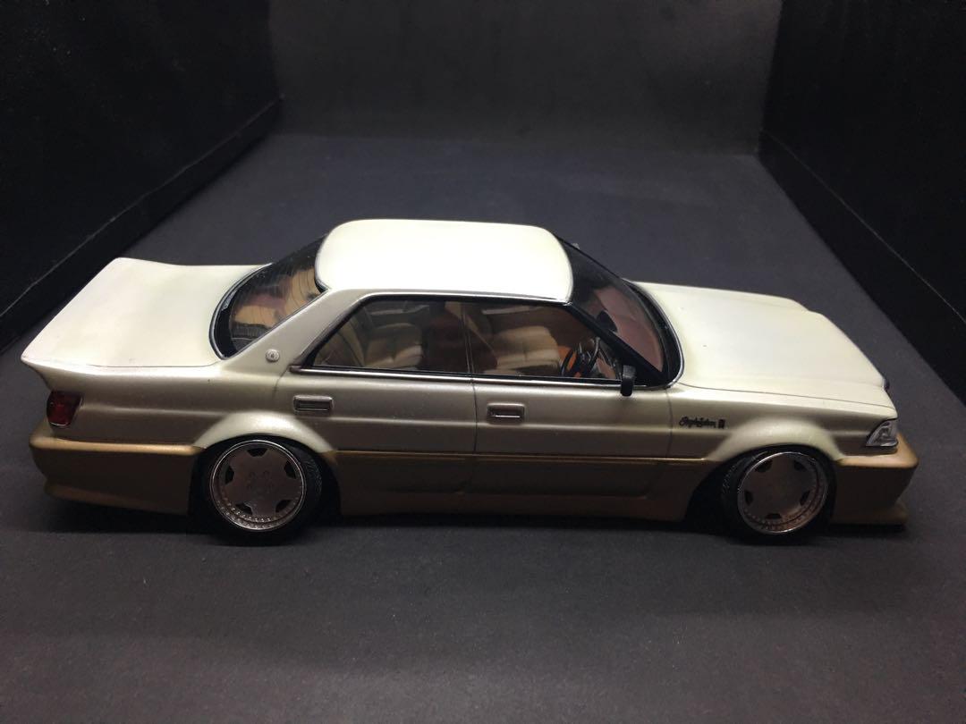 旧車プラモデル完成品アオシマインシュランスuzs１３１クラウン８９