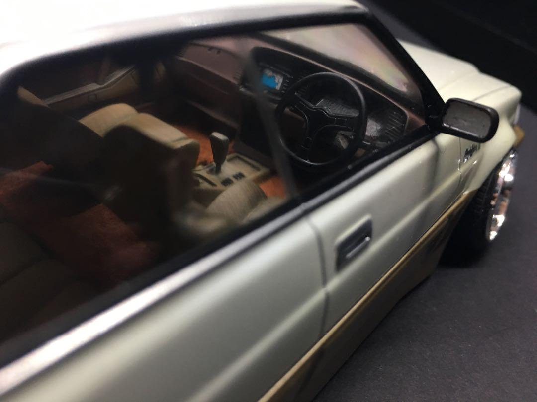旧車プラモデル完成品アオシマインシュランスuzs１３１クラウン８９