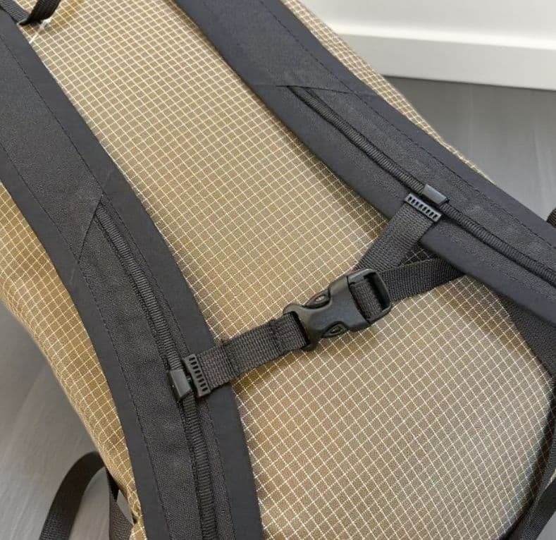 未使用 アークテリクス ARC'TERYX ブラウンチェックのバッグ15L 未使用 アークテリクス ARC'TERYX ブラウンチェックのバッグ15L