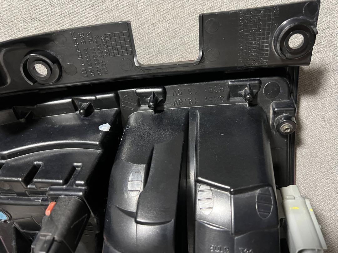 JEEP コンパス MK49 テールランプ（R）