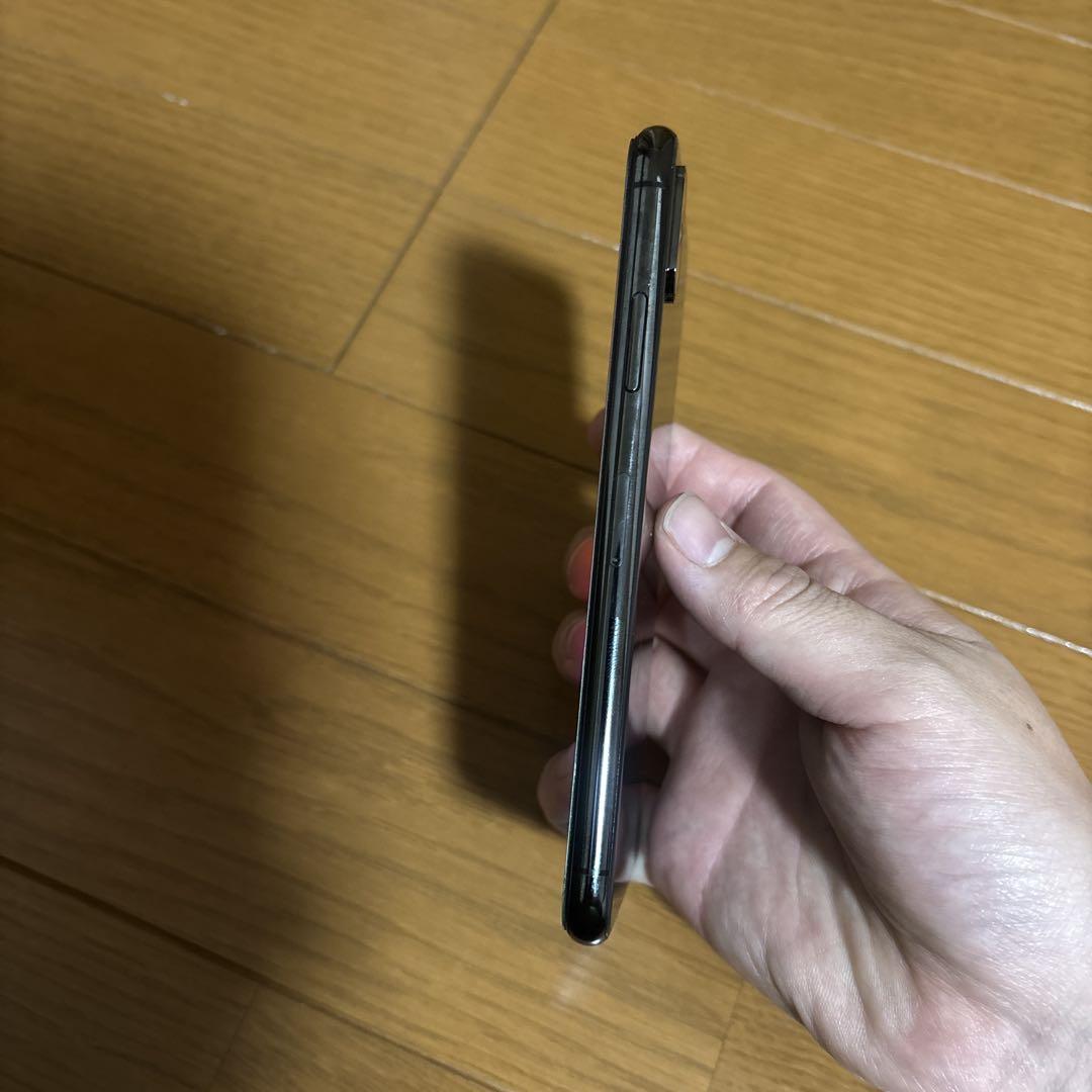 iPhone XSブラック 本体 裏側ひび割れあり