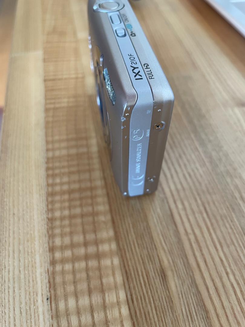 Canon IXY 210F ☆美品　動作確認　充電器☆コンパクトデジタルカメラ