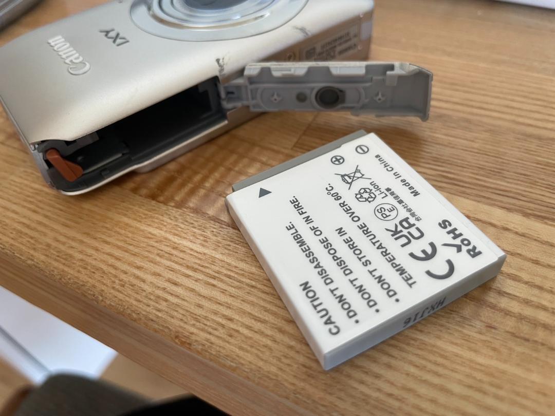 Canon IXY 210F ☆美品　動作確認　充電器☆コンパクトデジタルカメラ