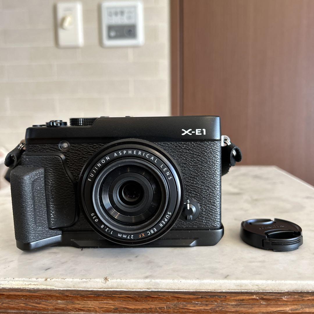 FUJIFILM X-E1 ボディ ブラック、27mm f2.8レンズ