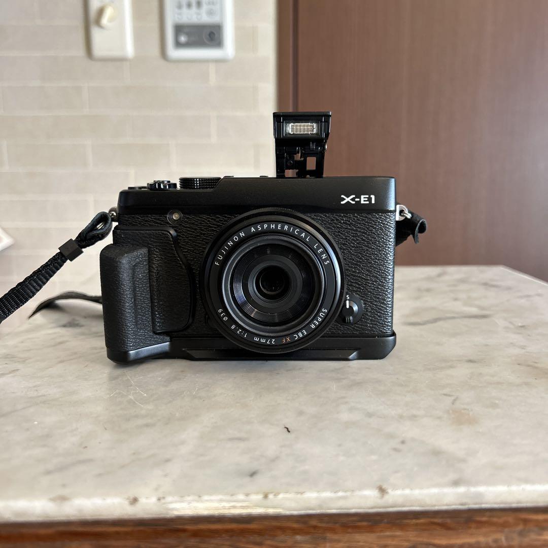 FUJIFILM X-E1 ボディ ブラック、27mm f2.8レンズ