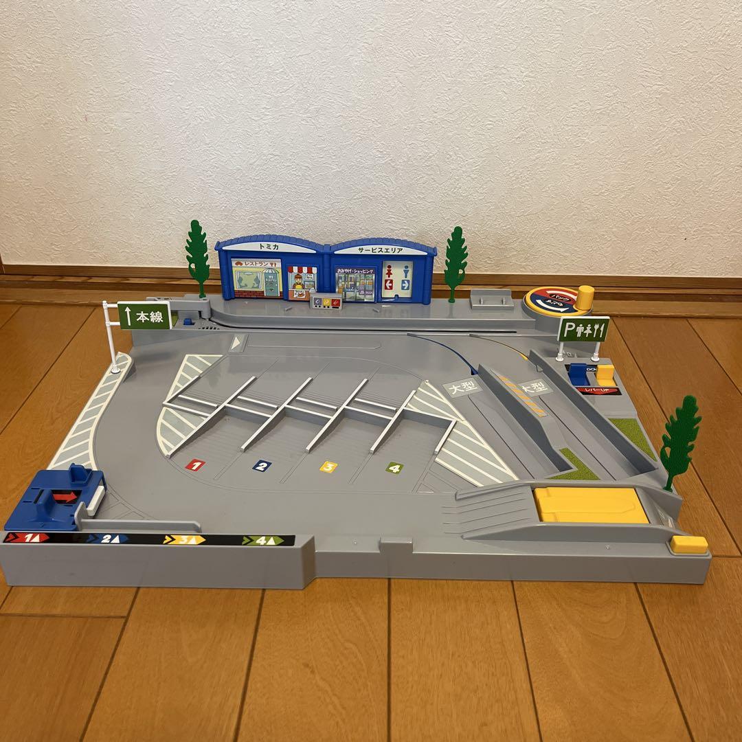 トミカ　バックで駐車！たのしいサービスエリア⭐︎箱あり