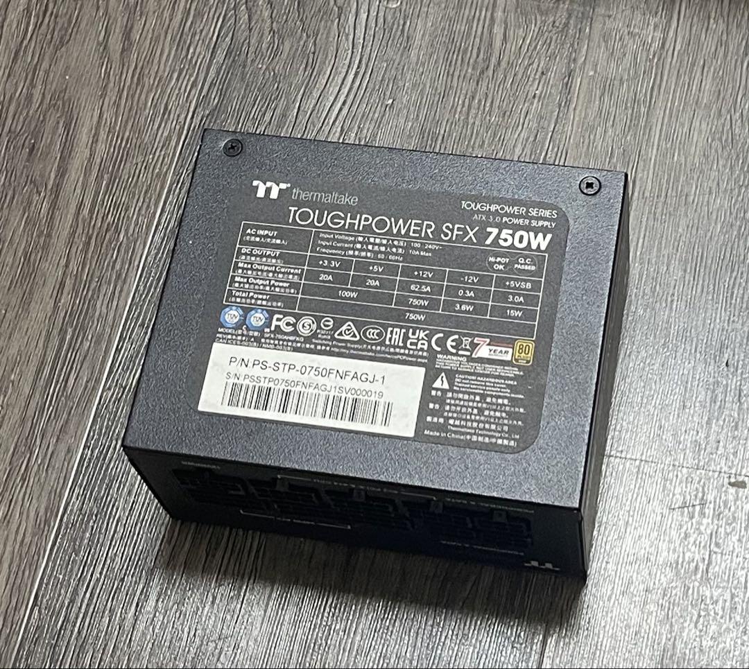 電源ユニット TOUGHPOWER SFX 750W GOLD Thermaltake