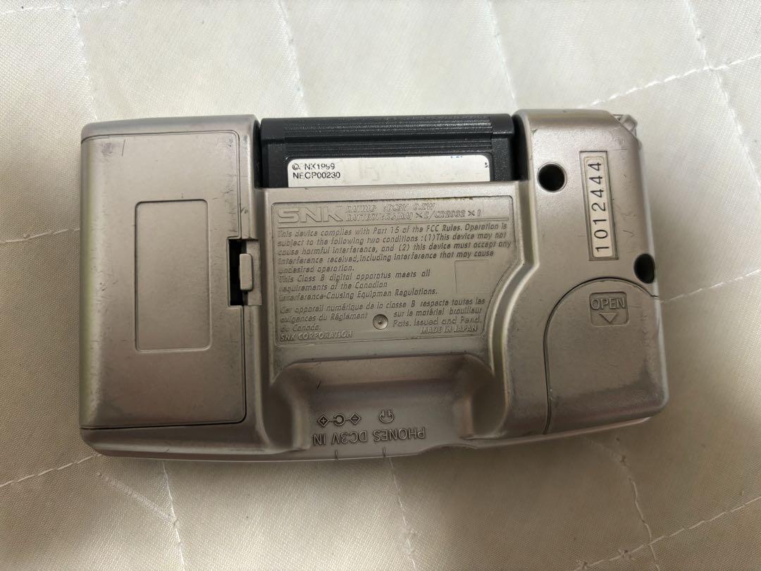 【ジャンク品】ネオジオポケットカラー　シルバー　ソフト付き