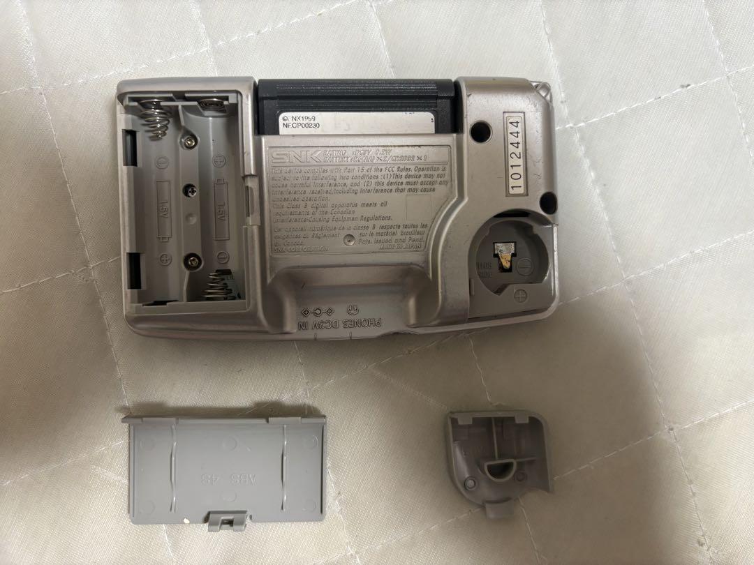 【ジャンク品】ネオジオポケットカラー　シルバー　ソフト付き