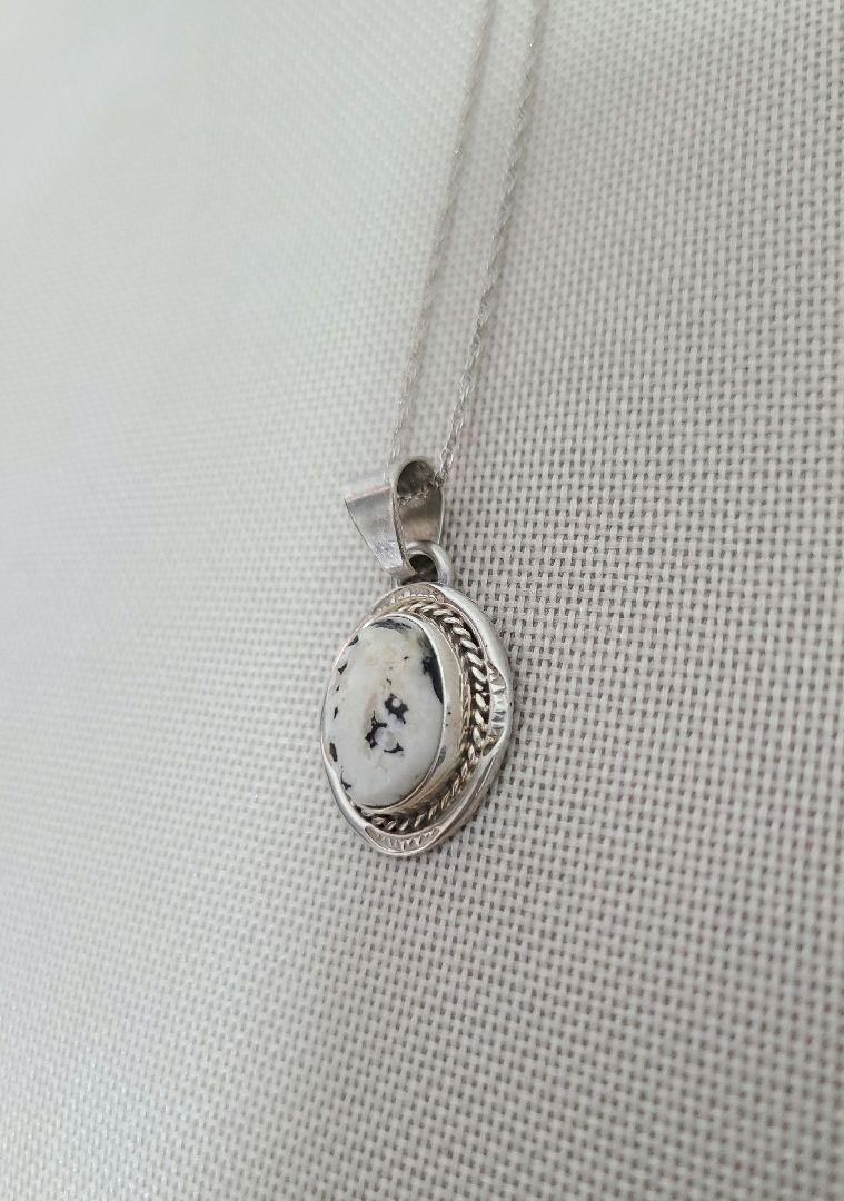 インディアンジュエリー　ホワイトターコイズネックレス LJ 刻印sterling